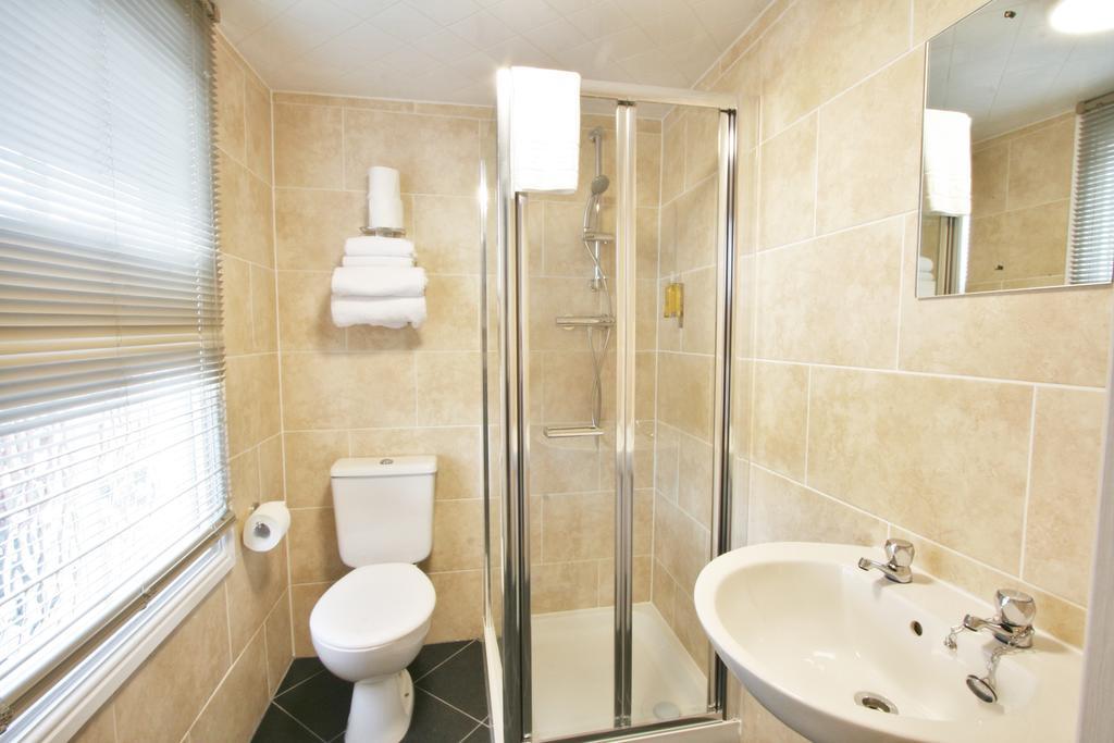 Central Hotel Cheltenham By Roomsbooked Bagian luar foto