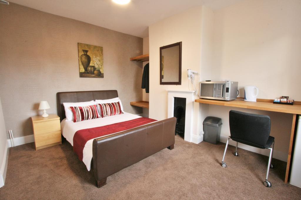 Central Hotel Cheltenham By Roomsbooked Bagian luar foto