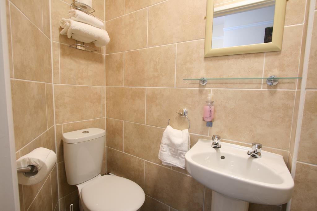 Central Hotel Cheltenham By Roomsbooked Bagian luar foto