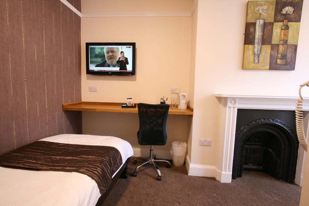 Central Hotel Cheltenham By Roomsbooked Bagian luar foto