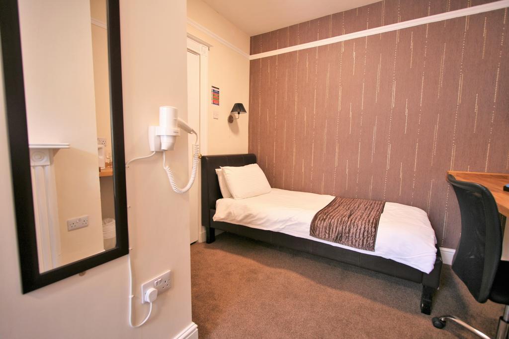 Central Hotel Cheltenham By Roomsbooked Bagian luar foto